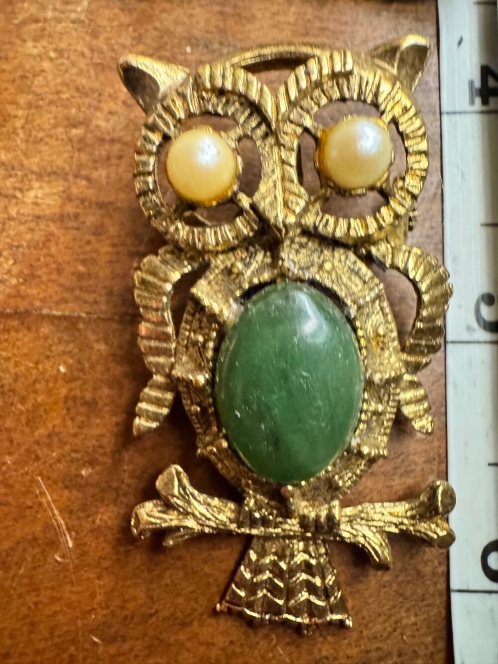 Vintage Gold Tone Owl Brooch Faux Pearl Eyes Green Stone